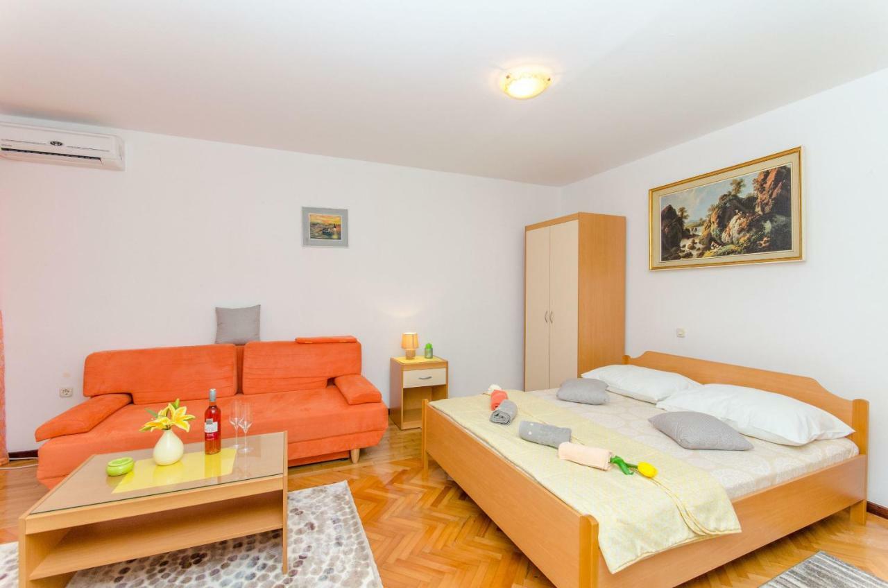 Apartments And Room Sun & Sea ポドゥゴラ エクステリア 写真