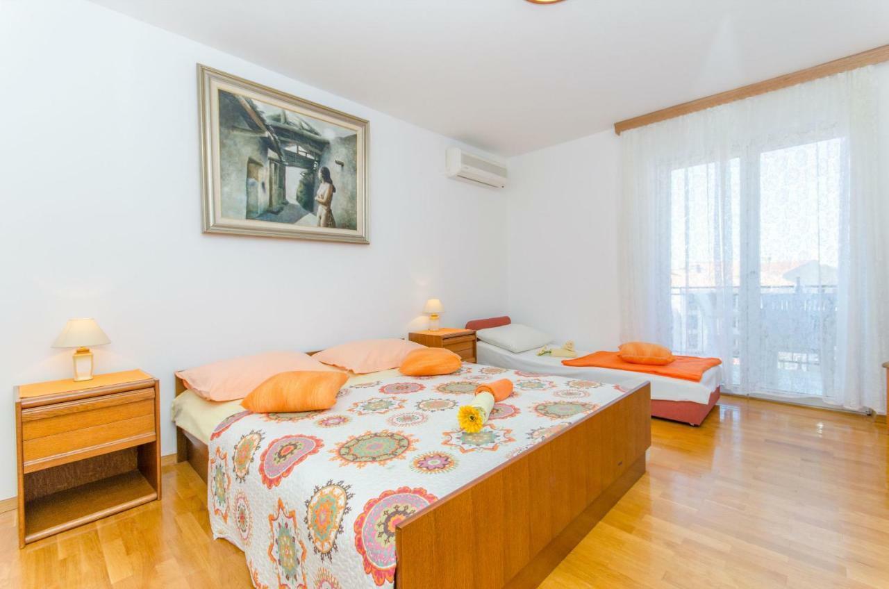 Apartments And Room Sun & Sea ポドゥゴラ エクステリア 写真