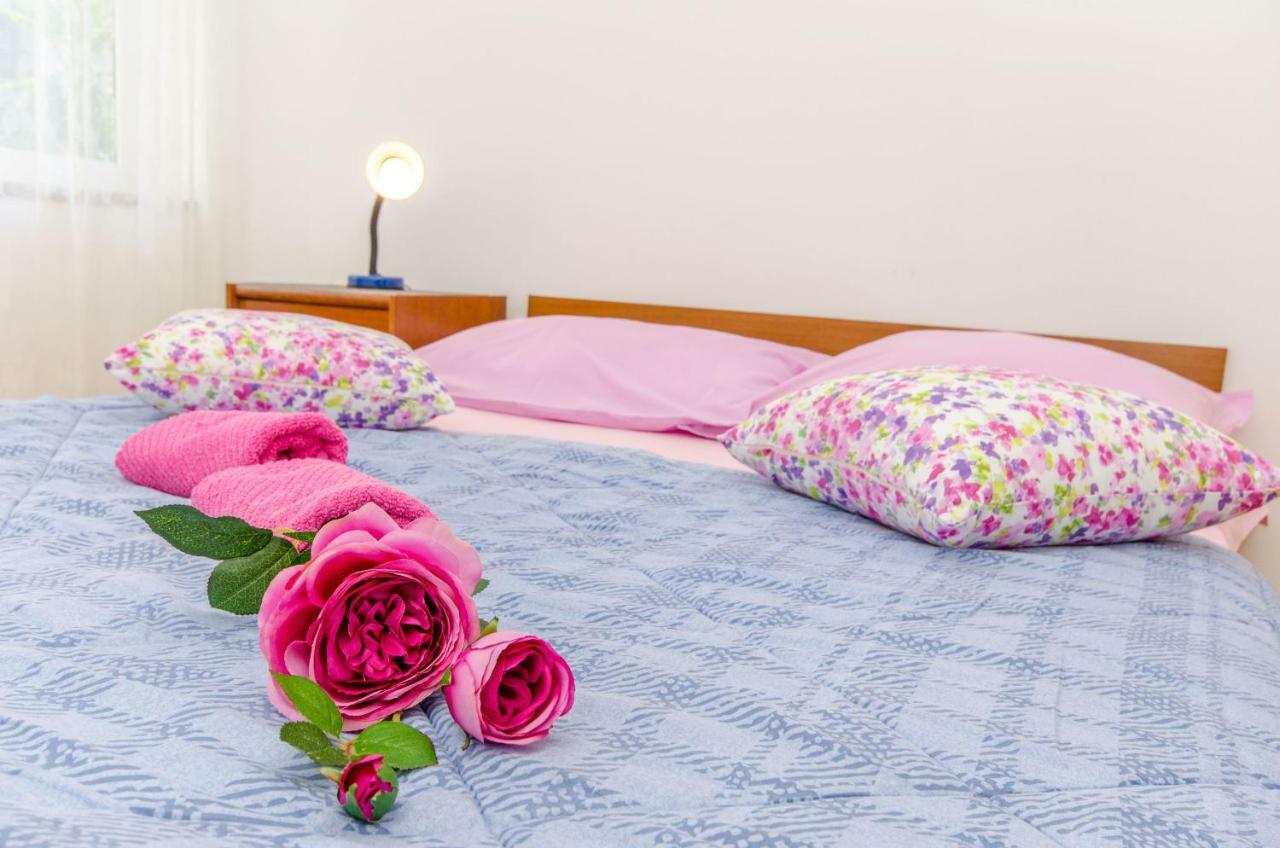Apartments And Room Sun & Sea ポドゥゴラ エクステリア 写真