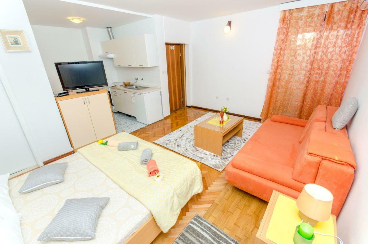 Apartments And Room Sun & Sea ポドゥゴラ エクステリア 写真