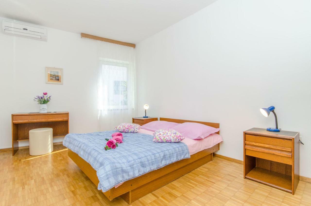 Apartments And Room Sun & Sea ポドゥゴラ エクステリア 写真