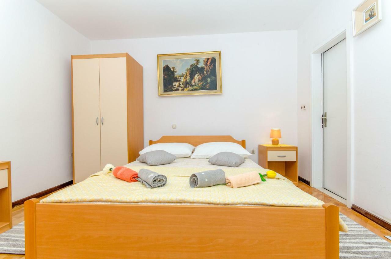 Apartments And Room Sun & Sea ポドゥゴラ エクステリア 写真