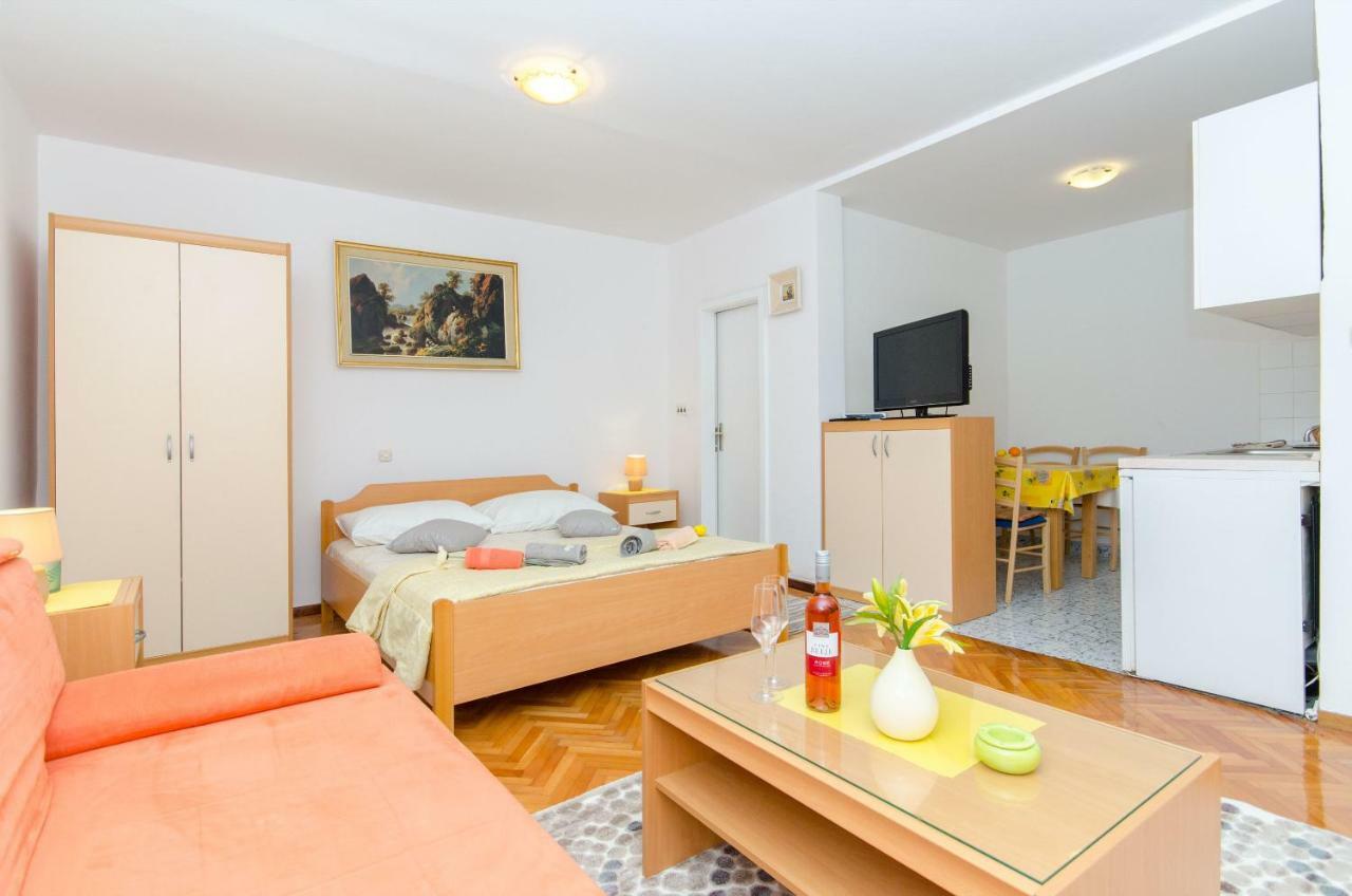 Apartments And Room Sun & Sea ポドゥゴラ エクステリア 写真