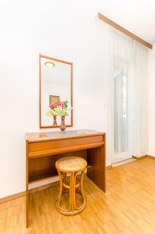Apartments And Room Sun & Sea ポドゥゴラ エクステリア 写真