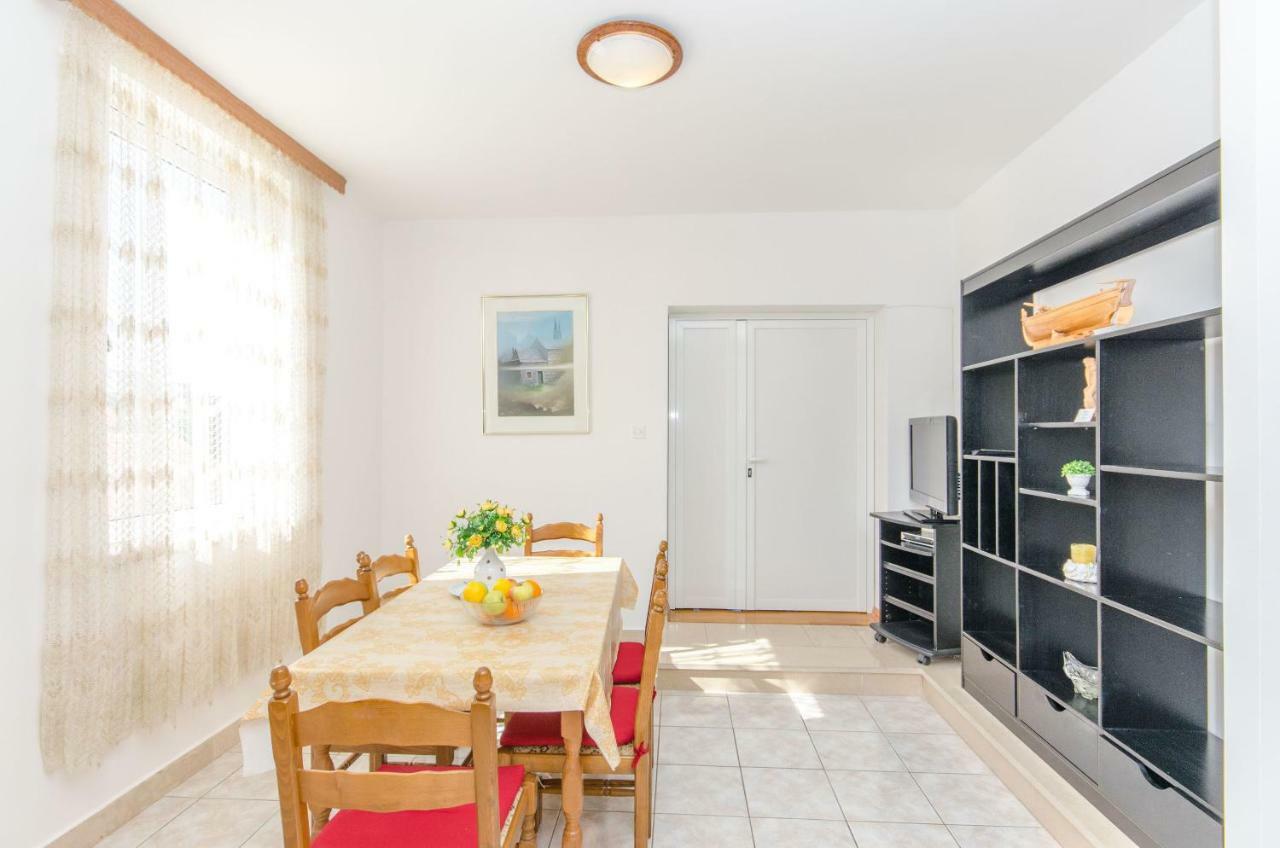 Apartments And Room Sun & Sea ポドゥゴラ エクステリア 写真