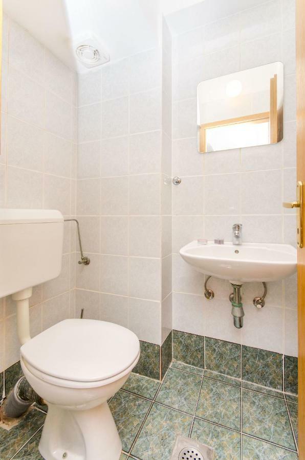 Apartments And Room Sun & Sea ポドゥゴラ エクステリア 写真